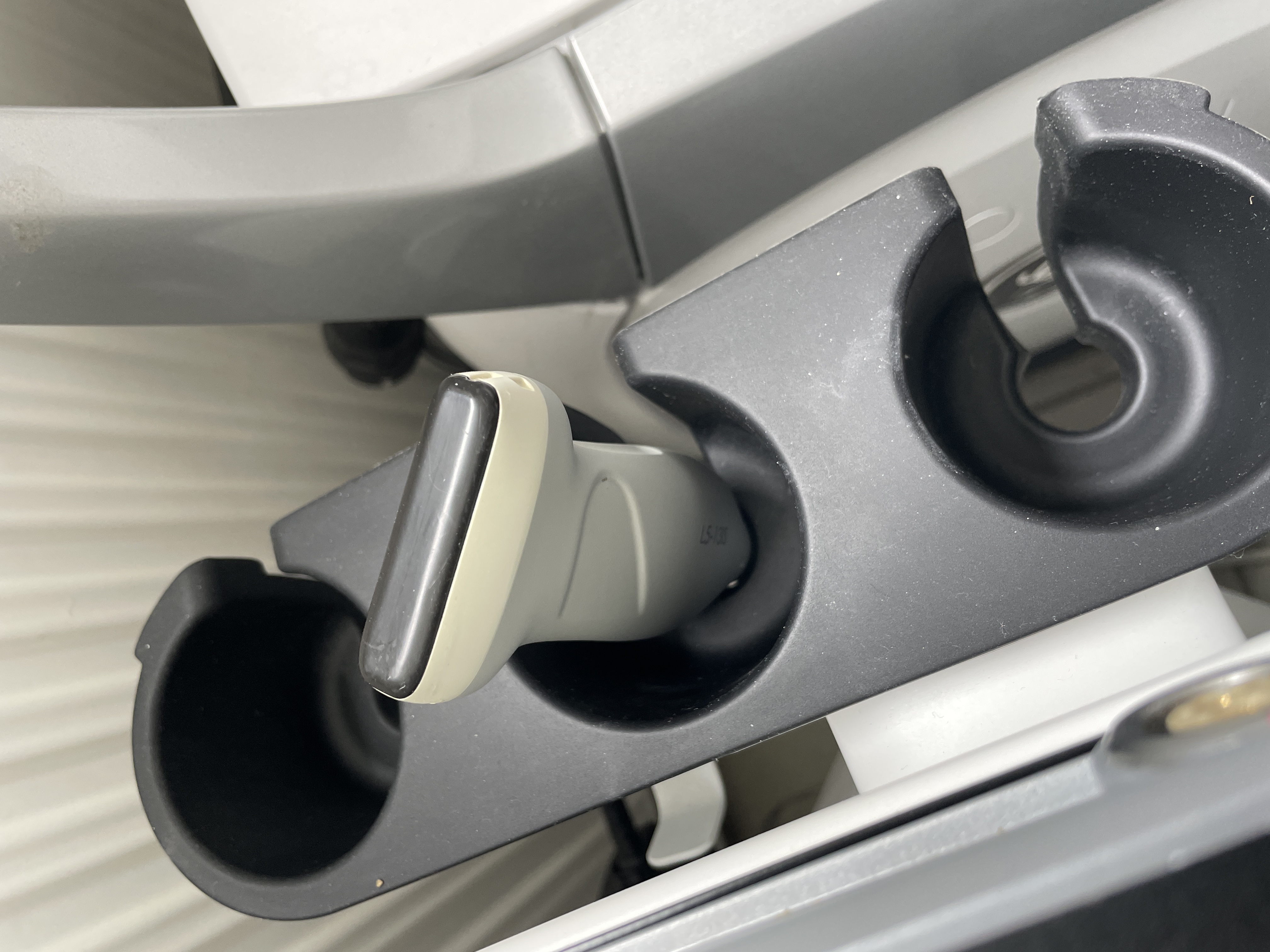 Samsung HM70A portable ultrasound machine - Image 3