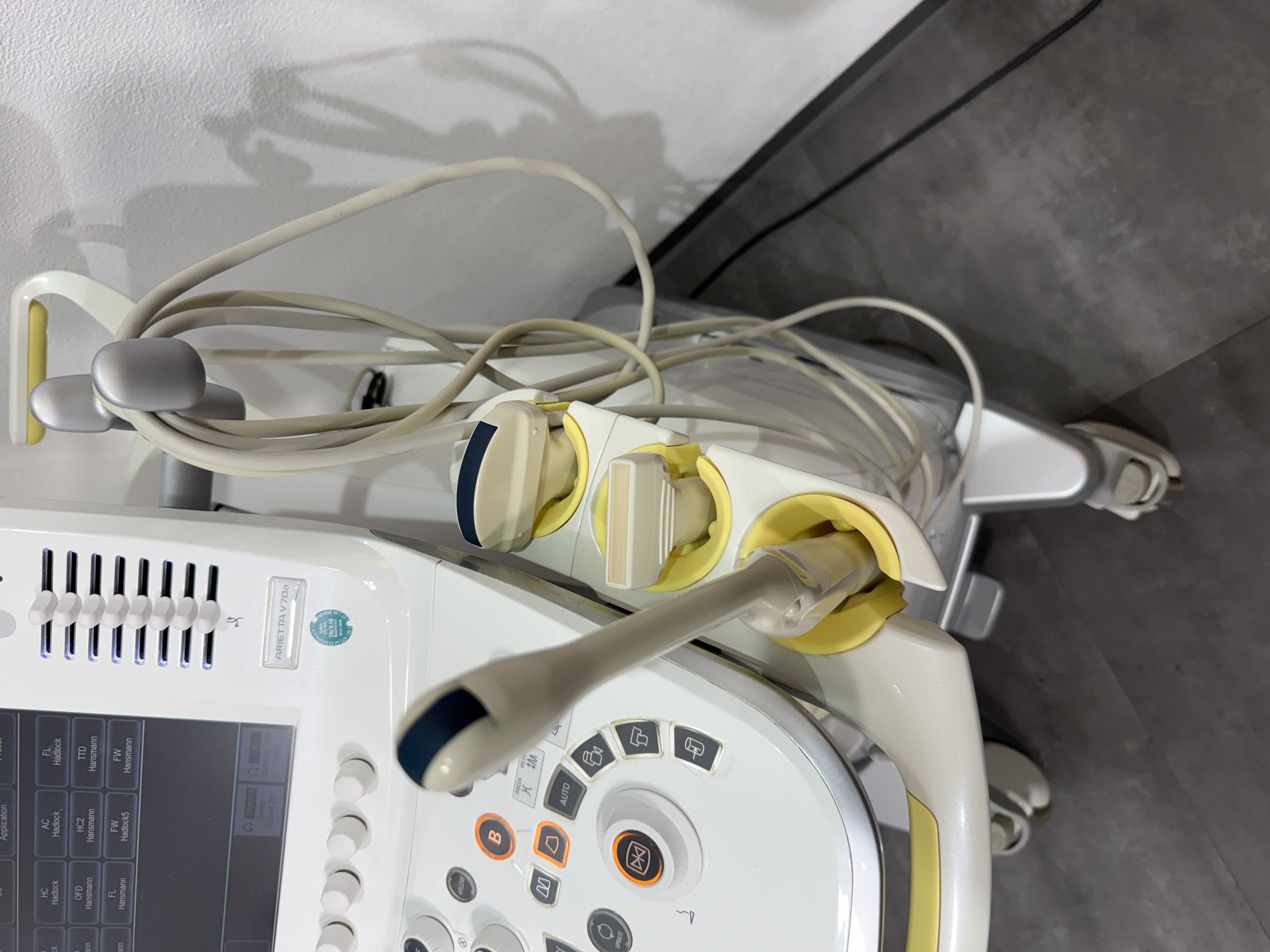 Hitachi Canon Arietta V70 Ultraschallgerät Gynäkologie – Bild 2