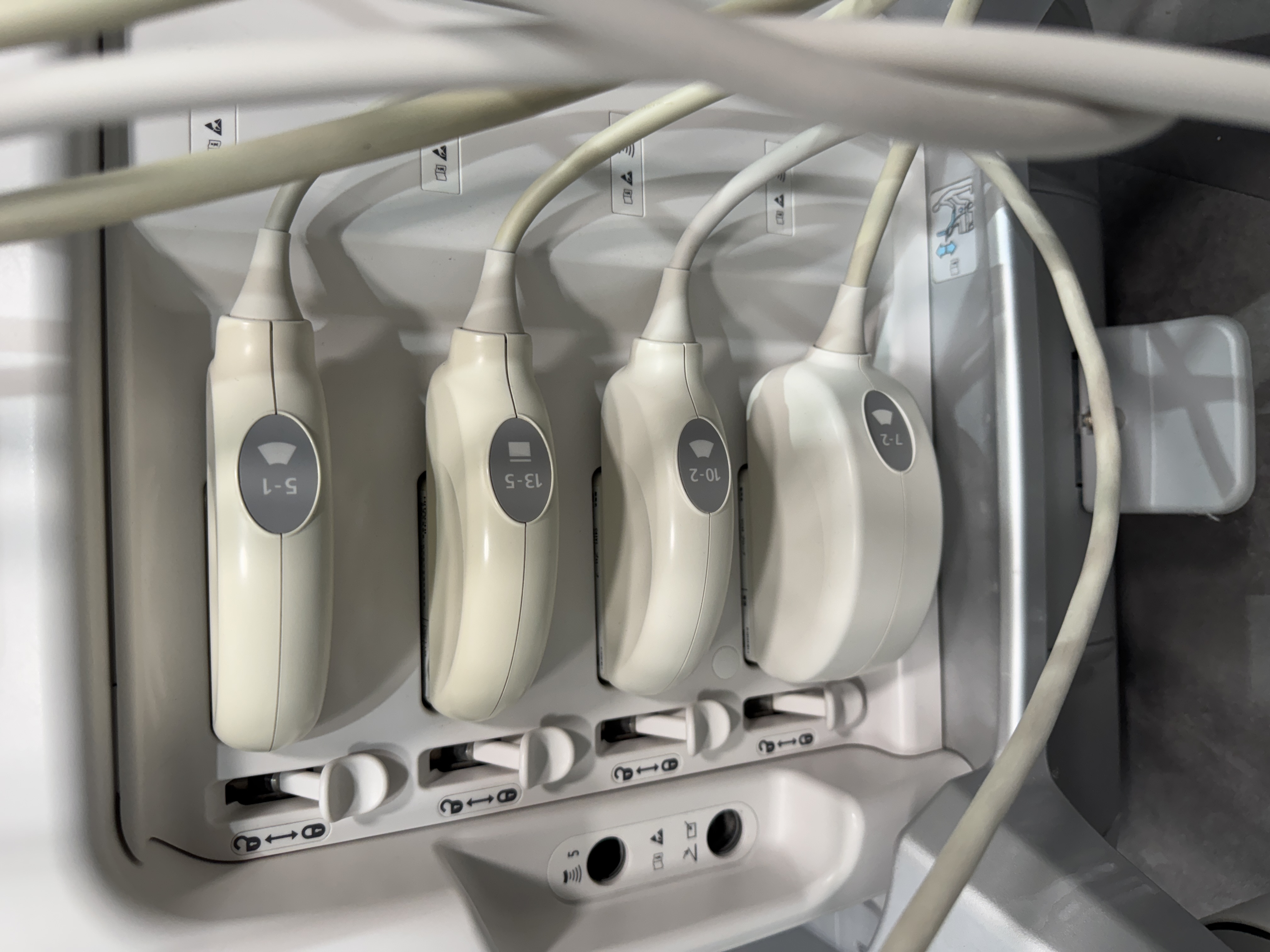 Hitachi Canon Arietta V70 Ultraschallgerät Gynäkologie – Bild 3